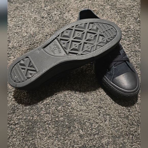 2FOR$40 Converse lowtop chuck taylors - Picture 4 of 5